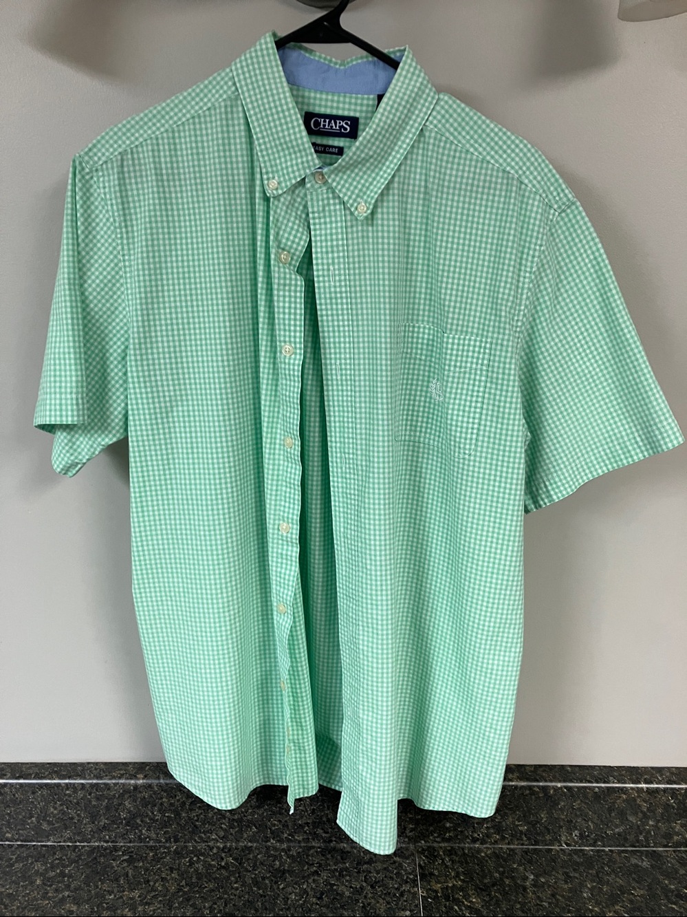 5 mens SS button down shirts
3 chaps , 1 cremieux , 1 van heusen all XL - Picture 4 of 11